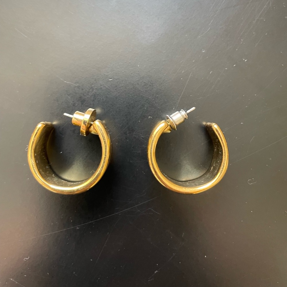 Jenny Bird Ora Hoop Earrings - Gold - Picture 5 of 8